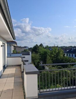 Attraktive Penthouse-Wohnung, lichtdurchflutet und barrierefrei! - Hofheim (Taunus)