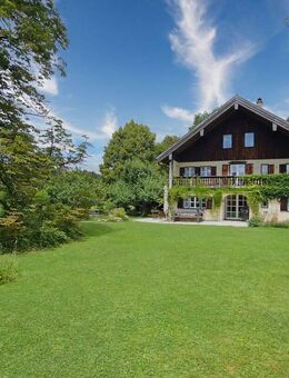 Historisches Bauernanwesen mit 2.600m² Grundstück - unvbb. Bergblick, ruhig, sonnig, 3-Garagen - Siegsdorf
