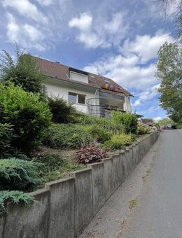 Gemütliche 3-Zimmer-Dachgeschosswohnung in ruhiger Lage mit Waldblick - Leverkusen