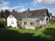 Einfamilien-Wohnhaus mit Einliegerwohnung u. Garagengebäude mit Carport in ruhiger Lage von Detmold-OT Heiligenkirchen-Schling - Detmold