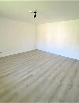 SCHÖNE MIETWOHNUNG MIT GROßER DACHTERRASSE IM BELIEBTEN ORT TITISEE-NEUSTADT - Titisee-Neustadt