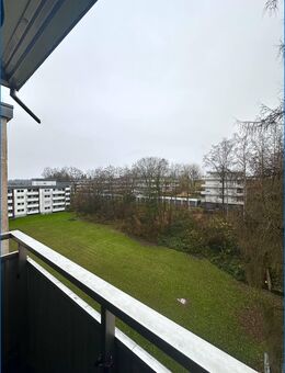 Großzügige 3-Zimmer-Wohnung mit Balkon, Aufzug und Tiefgarage in Konstanz , kurfritig bezugsfrei ! - Konstanz