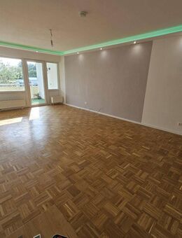 Provisionsfrei! Top geschnittene und lichtdurchflutete 3,5-Zimmer Wohnung mit großer Loggia - Dortmund