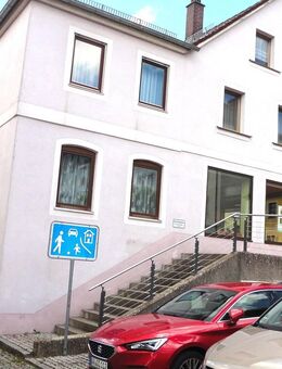 4-Zi.-Whg.,mit Reihenhaus-Charakter,Terrasse, großer ausbauf. Dachboden - Schillingsfürst
