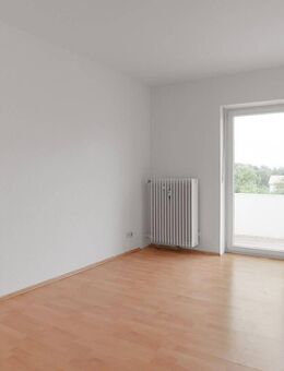 4,3 % RENDITE! -Helle 2 Zimmer Wohnung mit Balkon und Garagenstellplatz in ruhiger Lage zu verkaufen - Schwandorf