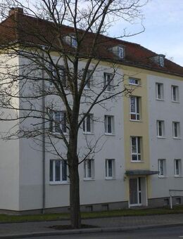 Gemütliche 3-Raum-Wohnung mit Badewanne und sonnigem Balkon - Gera