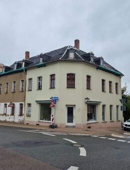 Großes Grundstück in zentraler Lage mit stark sanierungsbedürftigen Geschätshaus! - Meerane
