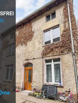 Geräumige 5-Zimmer-Eigentumswohnung mit Entwicklungspotenzial in Aschersleben - Aschersleben