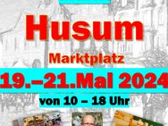 Husum Marktplatz Kunsthandwerker- und Bauernmarkt Pfingsten 2024 - Weener