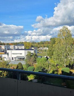 großzügige 2-Raum- Wohnung mit Balkon, Wanne und Dusche - Döbeln