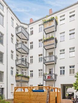 Vermietete 5-Zimmerwohnung mit Wannenbad und Balkon im Stralauer Kiez - Berlin