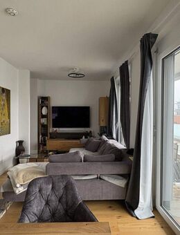 Top gelegene Penthouse-Wohnung mit Balkon und Einbauküche - Bietigheim-Bissingen