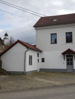 Ruhig gelegenes Einfamilienhaus mit viel Platz und Gestaltungsmöglichkeiten - Weischlitz