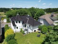 Asbach: Stilvolles Mehrgenerationenhaus - Mit Türmchen und Gartenparadies - Asbach (Landkreis Neuwied)