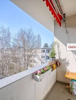 IMMOBERLIN.DE - Sehr sympathische Wohnung mit Südwestloggia in beliebter Lage - Berlin