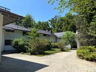 Charmante Ensemblevilla auf großem Grundstück in begehrter Toplage in Grünwald bei München - Grünwald