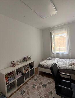 Gemütliches WG-Zimmer in 3er Mädels WG, ab sofort verfügbar - Frankfurt (Main)