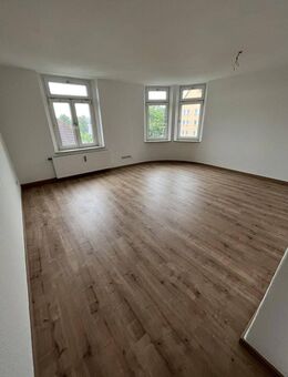 Erstbezug nach Renovierung - Helle 3-Raumwohnung mit Dusche und Badewanne im - Zwickau