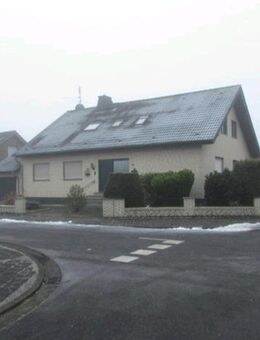 Charmantes Zweifamilienhaus mit Garage und Garten in ruhiger Lage von 50189 Elsdorf-Esch - Elsdorf (Nordrhein-Westfalen)