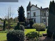 Kleine Villa mit Einliegerwohnung und prachtvollen Grundstück - Mürlenbach - Mürlenbach
