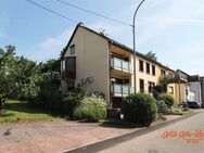 Schwalbach-Hülzweiler_Auf den Punkt_Renoviertes Zweifamilienhaus in zentraler ruhiger Lage! - Schwalbach