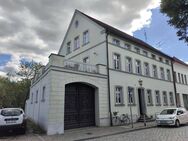 Charmante Dachgeschosswohnung mit Sichtgebälk und Echtholzdielen - wohnen mit Stil am Stadtpark - Falkenberg (Elster) Zentrum