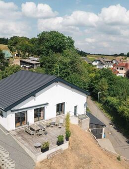Neuwertiges Einfamilienwohnhaus (Bungalow) in unverbaubarer Aussichtslage der Gemeinde Üdersdorf - Üdersdorf