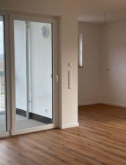 Erstbezug - 2 Raum-Wohnung mit Wintergarten, Badewanne+Dusche - Jena