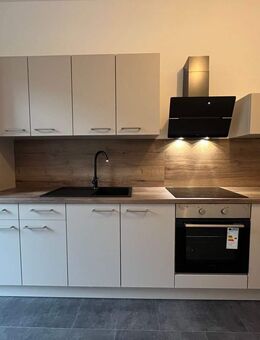 3 Zimmer I modernes Tageslichtbad mit Wanne I Küche mit neuer Einbauküche I Abstellraum - Leipzig