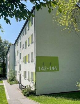 Frisch renovierte 4-Zimmer-Wohnung im 2. Obergeschoss mit großem Balkon - Osnabrück