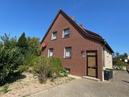 Modernisierungsbedürftiges Einfamilienhaus mit Vollkeller und großem Grundstück in ruhiger Wohnlage - Remlingen (Niedersachsen)