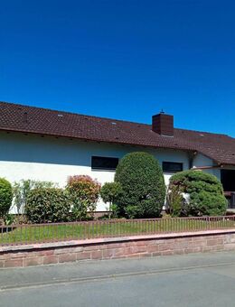 Schwedelbach - Freistehender Winkelbungalow mit Einliegerwohnung und gepflegter Gartenanlage - Schwedelbach