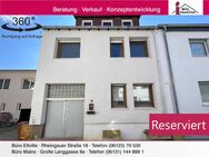 Sanierungsbedürftiges Einfamilienhaus mit Balkon und Garten in ruhiger Lage von Essenheim - Essenheim