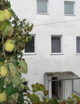 Zweifamilienhaus mit Potenzial in idyllischer Hanglage von Buchbach - Buchbach