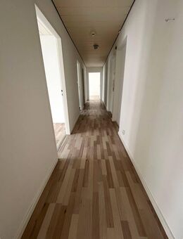 Helle 4-Zimmer Wohnung mit kleinem Balkon - Fürth