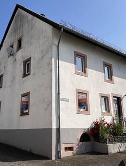 Ehemaliges Bauernhaus mit Nebengebäude in Steffeln - Steffeln