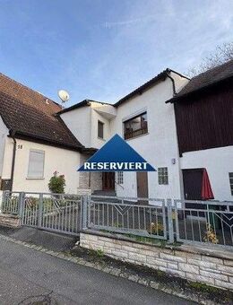 Buttenheim: Wohnhaus (ehem. Bauernhaus) mit Scheune - Buttenheim