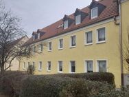 Helle Zwei-Raum-Wohnung mit Einbauküche und Pkw-Stellplatz in Tröglitz - Elsteraue