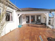 Tiefenbach bei Landshut - Gepflegter Bungalow mit wunderschönem Garten, Pool, Carport und Garage! - Tiefenbach (Landkreis Landshut)