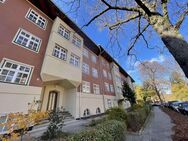 Heller Rückzugsort in zentraler Lage: Dachgeschosswohnung mit schöner Loggia und idealem Grundriss - Berlin