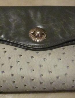 2 Clutch: hellgrau/dkl.-grau, neu, 8,- + schwarz mit Strasssteinen, neu, 9,- - München