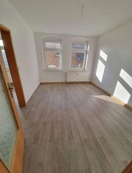 Hübsche 2 Zimmer Wohnung inkl. moderne EBK in Rasberg - Zeitz