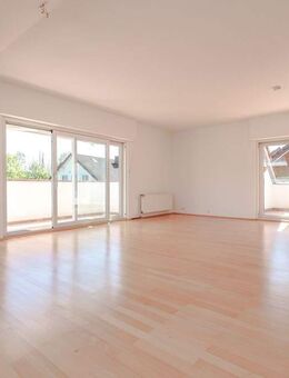 Gemütliche Dachgeschosswohnung 126 m² Wohnfläche + 20 m² Zusatzfläche + XXL Garten *provisionsfrei für Käufer* - Königswinter