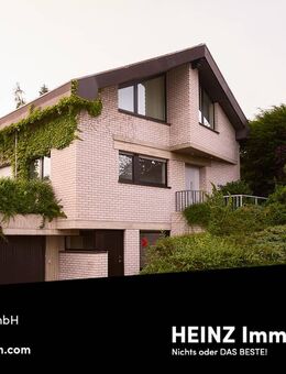 Freistehendes Architektenhaus mit Einliegerwohnung, Dachterrasse und traumhaftem Garten - Winnenden