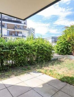 Genießen Sie exklusives Wohngefühl: Helle EG-Wohnung mit großer Terrasse und moderner Küche - Stuttgart