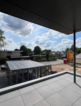 Erstbezug! Moderne 3 ZKB Obergeschosswohnung mit Carport und Dachterrasse in Bad Zwischenahn - Bad Zwischenahn