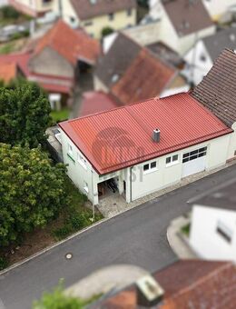 VOLLSANIERTES WOHNHAUS MIT ZUSÄTZLICHER AUSBAUMÖGLICHKEIT IM DACHGESCHOSS + MODERNER WERKSTATT & SCHEUNE IN RUHIGER LAGE - Neubrunn (Bayern)