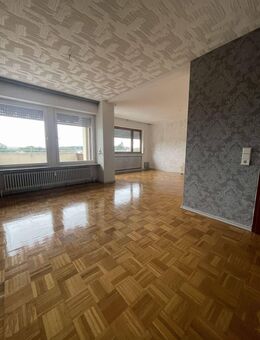 Familienfreundlich 4,5 Zimmerwohnung mit Balkon, Einbauküche und eigenem Tiefgaragenplatz - Zell (Aichelberg)