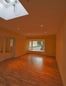 Zukunftsorientiert leben: 2-Familienhaus mit Potenzial für Wohnen und Arbeiten - Berlin