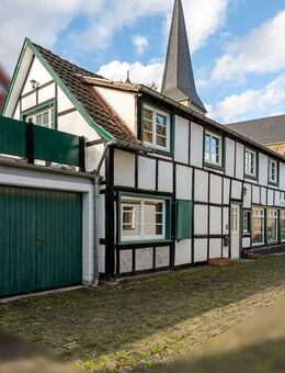 MANNELLA *Fachwerkkenner -Geschichte im alten Kirchdorf. Wohnteil & Gewerbeeinheit als Anlageobjekt* - Lohmar